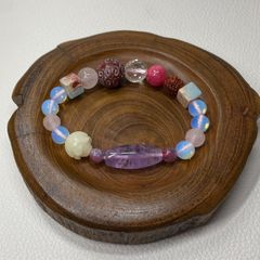 オシャレ❢パープル&虹色カラーのココペリのブレス❥ - メルカリ