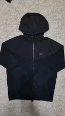 Nike(ナイキ） テックフィット ウインドランナー フード付き ジップアップパーカー B