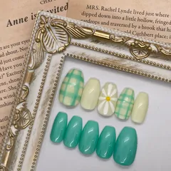 ①【ネイルチップ】ジェルネイル 春ネイル パステルカラー 花 チェック グリーン ホワイト イエロー ガーリー 推しカラー オリジナル サイズ変更可 オーダー受付中