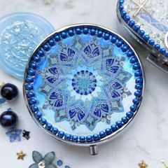 ブルー曼荼羅のピルケース　レジンピルケース　レジンハンドメイド　ハンドメイドピルケース　小物入れ