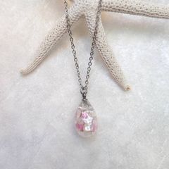 [新品・人気]ホタルガラスネックレス‼️ピンクカラー(アレルギー対応／ステンレス