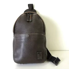 ディーゼル DIESEL バッグ ボディバッグ レザー クロスボディ スリングバッグ ロゴ スタッズ 茶 ブラウン かばん 鞄 カバン