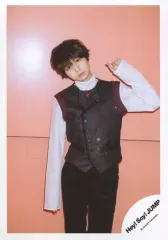 【中古】生写真(ジャニーズ) Hey! Say! JUMP/伊野尾慧/膝上・衣装えんじ色黒・体正面/「マエヲムケ」PV＆ジャケ写撮影オフショット/公式生写真