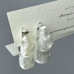 紫陽花とパールのＪ型ピアス