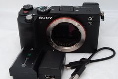 3878ショット！新品級 ★ ソニー(SONY) α7C ボディ ブラック ILCE-7C B フルサイズ ミラーレス一眼カメラ(レンズなし)
