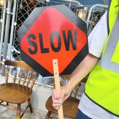 USA TRAFFIC HAND SIGN/STOP SLOW/ハンドサイン　ブリキ看板　ガレージ　カーショー　イベント　ディスプレイ