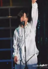 【中古】生写真(ジャニーズ) Hey! Say! JUMP/知念侑李/ライブフォト・膝上・衣装白・スタンドマイク・左手上げ/ジャニーズJr.の大冒険!07