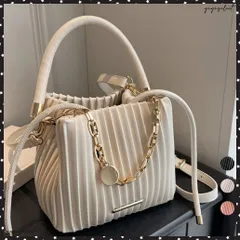 プリーツショルダーバッグ チェーン装飾ミニバケットバッグ レディース オフィスカジュアル ハンドバッグ 小さめ スクエアPUレザー鞄 コンパクト2wayバッグ人気 肩掛けカバン 韓国風手提げバッグ 斜めかけバッグ新作