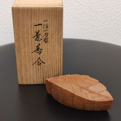 美品★一位一刀彫 西村公之作 一葉香合 共箱付 木彫 茶道具 香道具