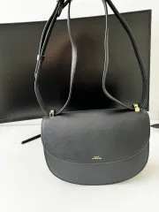 A.P.C(アー・ペー・セー) ジュネーブ サフィアーノ ブラック