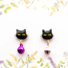 小さなピアスシリーズ★黒猫と鈴のピアス