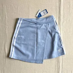 完売品　adidas originals　アディダスオリジナルス　パフォーマンスロゴ刺繍　サイドライン　3 stripes　ラップスカート　Y2K　K-POP