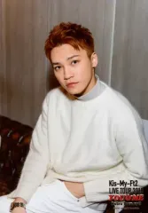 【中古】生写真(ジャニーズ) Kis-My-Ft2/二階堂高嗣/膝上・座り・衣装白・左手ポケット/「Kis-My-Ft2 LIVE TOUR 2018 YOU＆ME Extra Yummy!!」オリジナルフォト