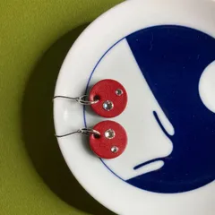 2）レザーピアス　赤/黒