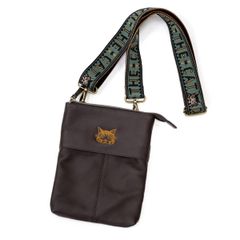 【新品】 マルチレザーサコッシュ チョコ わちふぃーるど 猫のダヤン 941628 レザー ショルダーバッグ メンズ おしゃれ 縦型 30代 40代 50代 本革