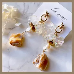 ✳︎ 天然シェル 淡水パール オーロラ ピアス クリア フラワー 花びら ゴールド メタル ニュアンス ハンドメイドピアス