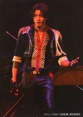 【中古】生写真(男性) 立花裕大(豊前江)/ライブフォト・膝上・2部衣裳・左手上げ・目線左・キャラクターショット・2Lサイズ/「ミュージカル『刀剣乱舞』 ～静かの海のパライソ～」ローソンプリント限定ブロマイド