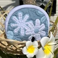 在庫一掃セール!!【正規品】キャシーポーチ 　ガーデニア ダスティブルー　 ハワイアンキルト ポーチ