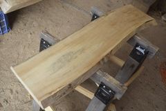 アウトレット トチ(橡)の一枚板 長さ約101cm 幅約27～29cm 厚さ約3cm DIY用 Z117