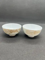 時代品　花草文篆刻白磁茶杯　一対　お茶コップ　湯呑み　　骨董品　清末民国期　中国茶器　美品