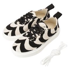マリメッコ スニーカー 靴 marimekko レディース ライネ柄 キャンバス ブラック×オフホワイト シューズ Niittyheinikossa Mini Laine Sneakers 091687-890