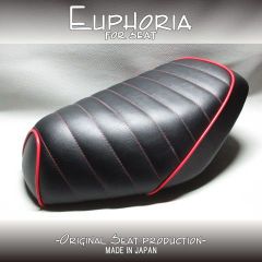 □【DIO ディオ AF27 AF28 SR ZX】張替え済♪　カスタムシート　黒/赤　タックロール《Euphoria》□MK59661