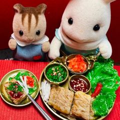 493韓国サムギョプサルセット⭐️ミニチュアフード　ドールハウス　リカちゃん　　シルバニア　樹脂粘土　ねんどろいど　ブライス　フィギュア　ミニチュア　フェイクフード