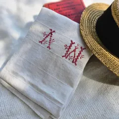 Euro vintage(ヨーロッパヴィンテージ) things‗「AW」name stich handkerchief fabric tablecloth ネーム刺繡入りハンカチ クロス ホワイト(刺繍:レッド)