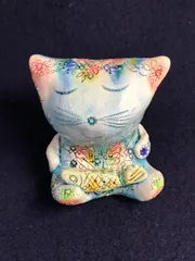 動物オブジェ「居眠りネコと魚」　スペイン陶芸家 船戸あやこ作
