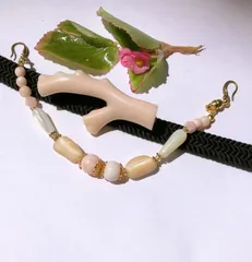 975薄桃色珊瑚ブローチ又は帯留めと マグネット付き珊瑚とシェルの羽織紐ゴールド