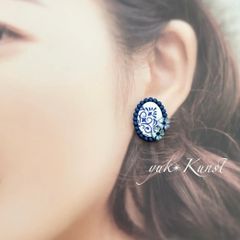 聖夜のビーズ刺繍ピアス