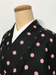 【中古】Sサイズ 紬 正絹 黒地に絣文様 アンティーク