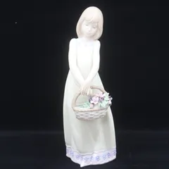 リヤドロ　LLADRO 陶器の少女像 花束付き リヤドロ LLADRO 陶器の少女像 花束付き リヤドロ（Lladro