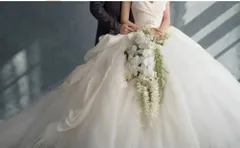 カスタマイズされた造花ブーケ、白い胡蝶蘭、結婚式の写真小道具、高級滝型フェイクブーケ