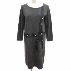 ストロベリーフィールズ STRAWBERRY-FIELDS ワンピース ひざ丈 ニット リボン ビジュー 長袖 チャコールグレー /YK