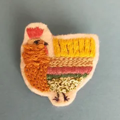 ⭐️happy bag⭐️ 手刺繍鳥ブローチ♪