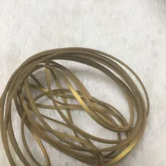 ■送料無料★注意★片面：ゴールド(人工皮革★長さ:4m幅:3mmスウェード調合皮