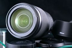 NIKON Z 24-200mm f4-6.3 VR [美品] わずかな小さなホコリのみ ミラーレス ズームレンズ ニコン