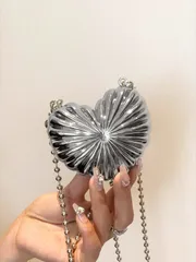 バッグ レディース ドレスバッグ 金属亜鉛合金ハート型ミニイブニングバッグ、女性用パーソナライズされたファッションチェーンリップクリームバッグ、バレンタインデー、パーティー、デートに最適なショルダー/クロスボディバ