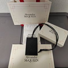 Alexander McQueen(アレキサンダーマックイーン) ネックレスカードウォレットのサムネイル