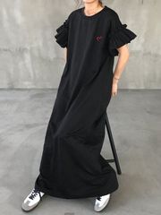 ウィメンズ ビッグシルエット ブラック ロングワンピース ラッフルヘム ハート刺繍 カジュアル サマードレス