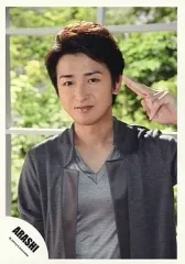 【中古】生写真(ジャニーズ) 嵐/大野智/衣装グレー・上半身・左手指立て・背景緑・Your Eyes/公式生写真
