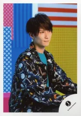 【中古】生写真(ジャニーズ) Snow Man/渡辺翔太/上半身・衣装黒・青・右向き・口閉じ/「Snow Man LIVE 2019 ～ 雪 Man in the Show ～」 グッズオフショット/公式生写真