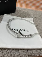 かなり綺麗PRADA プラダ　クリスタル ロゴ カチューシャ