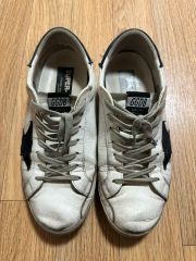 GOLDEN GOOSE(ゴールデングース) スニーカー (使用感) たくさん) 280 出品のサムネイル
