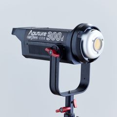 Aputure Light Storm  COB 300d 　アプチャーLEDライト