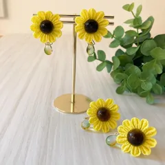 つまみ細工　ひまわりのピアス　イヤリング