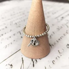 154M【SV925/フリーサイズ】　フリーリング　ハートモチーフ　揺れる　上品　大人　落ち着いた　エレガント　清楚　普段使い　フォーマル　デート　レディース　ギフト　プレゼント　高見え　シルバー　ボールチェーン　チャーム付き　鍵デザイン　立体アクセント