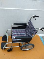 送料無料（一部地域を除く）　レッグサポート代用品　日進アルミ製車いす NEO-2 介助式軽量ノーパンク　　KM-25-0801-07