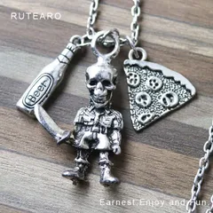 戦いの後のビールとピザに笑顔なスカルネックレス ― スカル ネックレス ペンダント メンズ レディース 骸骨 ドクロ 剣士 プレゼント プチギフト 贈り物 骨 ビール サラミピザ グッズ 雑貨 ― 000985